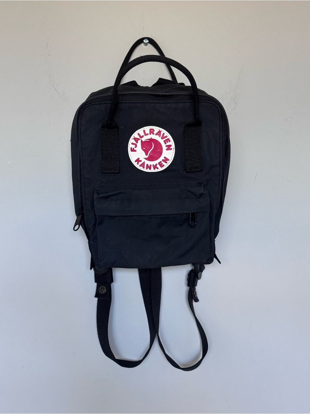 Authentic Fjällräven Kånken Mini Backpack - Classic Black Style 23561
